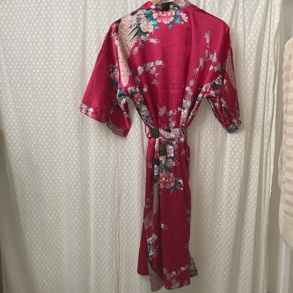 Floral & peacock designed robe - Picture 3 of 3